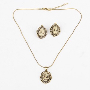 Ladies Jewelry Set
